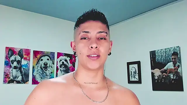 Snapshot of Aleja1214 chatting on 02/13/25, 04:54 Aleja1214 online show from 02/13/25, 04:54