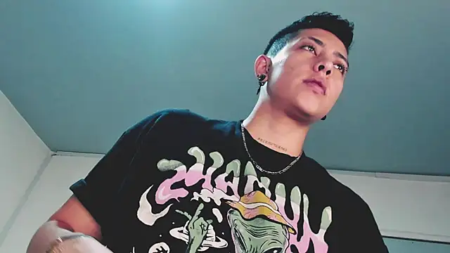 Snapshot of Aleja1214 chatting on 02/23/25, 05:18 Aleja1214 online show from 02/23/25, 05:18