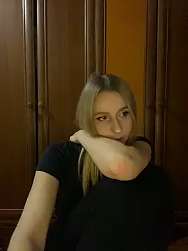 Snapshot of Ameli_Li chatting on 12/07/24, 02:42 Ameli Li online show from 12/07/24, 02:42