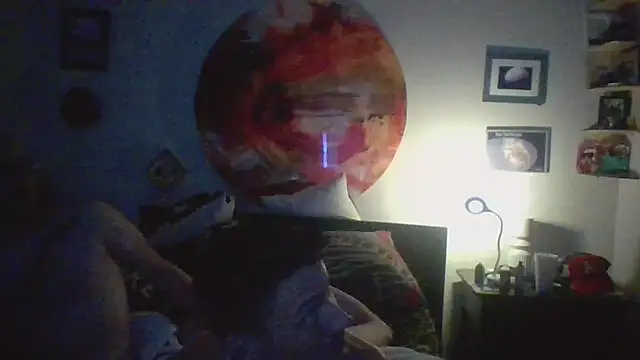 Snapshot of trash4cash chatting on 12/17/24, 04:23 trash4cash online show from 12/17/24, 04:23