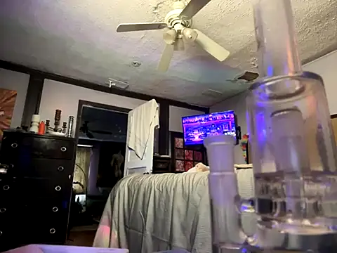 Snapshot of trash4cash chatting on 10/28/25, 07:05 trash4cash online show from 10/28/25, 07:05