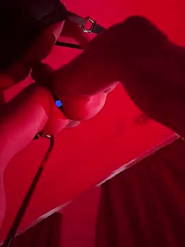 Snapshot of trash4cash chatting on 11/15/25, 04:25 trash4cash online show from 11/15/25, 04:25