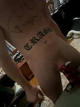 Snapshot of trash4cash chatting on 11/17/25, 09:31 trash4cash online show from 11/17/25, 09:31