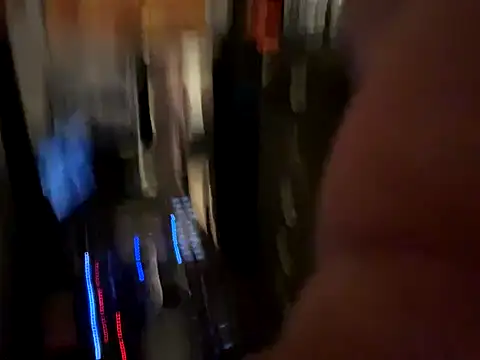 Snapshot of trash4cash chatting on 11/19/25, 07:08 trash4cash online show from 11/19/25, 07:08