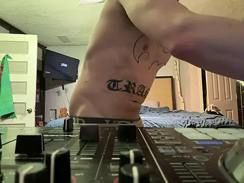 Snapshot of trash4cash chatting on 01/15/26, 10:57 trash4cash online show from 01/15/26, 10:57