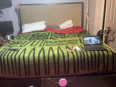 Snapshot of trash4cash chatting on 02/04/26, 05:13 trash4cash online show from 02/04/26, 05:13