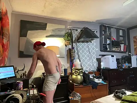 Snapshot of trash4cash chatting on 02/07/26, 07:45 trash4cash online show from 02/07/26, 07:45