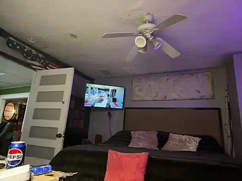 Snapshot of trash4cash chatting on 02/12/26, 06:30 trash4cash online show from 02/12/26, 06:30