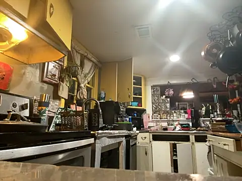 Snapshot of trash4cash chatting on 02/18/26, 01:34 trash4cash online show from 02/18/26, 01:34