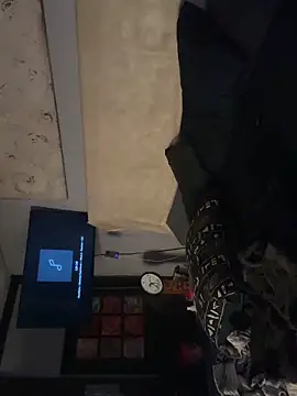 Snapshot of trash4cash chatting on 02/25/26, 04:16 trash4cash online show from 02/25/26, 04:16