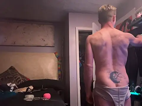 Snapshot of trash4cash chatting on 03/08/26, 02:04 trash4cash online show from 03/08/26, 02:04