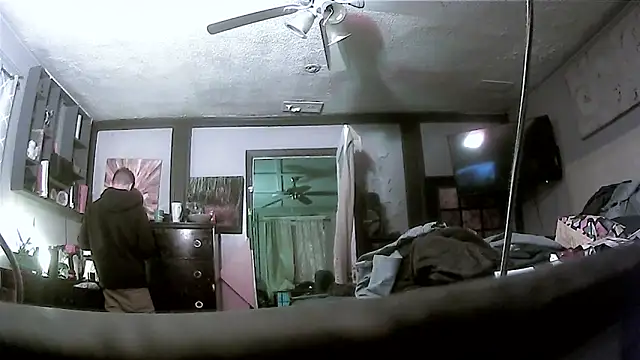 Snapshot of trash4cash chatting on 03/17/26, 02:38 trash4cash online show from 03/17/26, 02:38