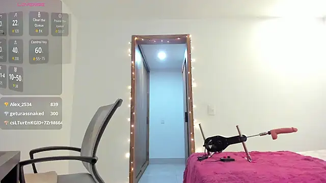 Snapshot of CharlotteRouseVIP chatting on 11/08/25, 11:36 CharlotteRouseVIP online show from 11/08/25, 11:36