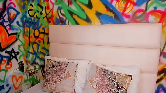 Liana Bernocchi online show from 12/22/25, 08:50