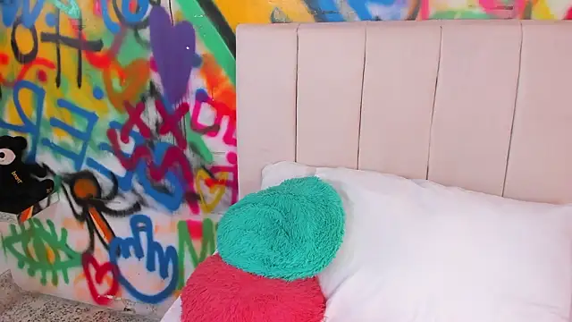 Liana Bernocchi online show from 03/18/26, 08:34