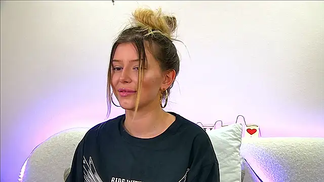 LiliaBianka online show from 02/17/25, 01:10