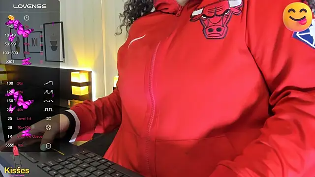 Snapshot of Valeria__soler chatting on 01/25/25, 12:37 Valeria soler online show from 01/25/25, 12:37