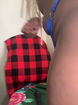 Snapshot of Wzz__ chatting on 11/07/25, 07:08 Wzz online show from 11/07/25, 07:08