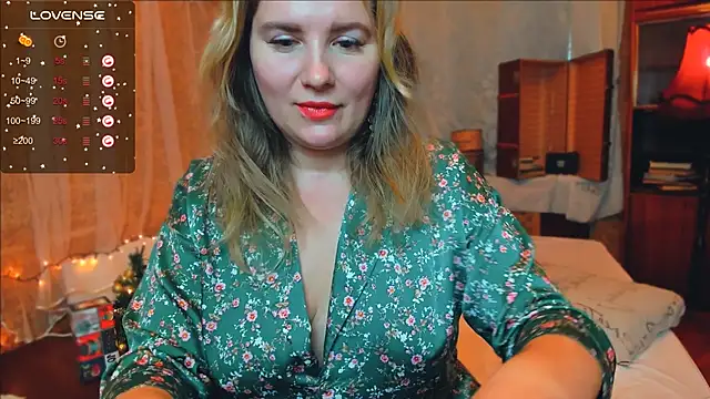 Snapshot of Your_Julia_Burns chatting on 12/26/24, 11:32 Your Julia Burns online show from 12/26/24, 11:32