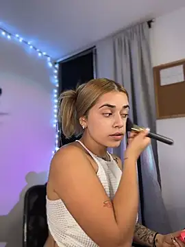 Snapshot of JoselinFlower_ chatting on 02/13/26, 01:34 JoselinFlower online show from 02/13/26, 01:34