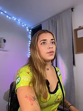 Snapshot of JoselinFlower_ chatting on 02/22/26, 01:07 JoselinFlower online show from 02/22/26, 01:07