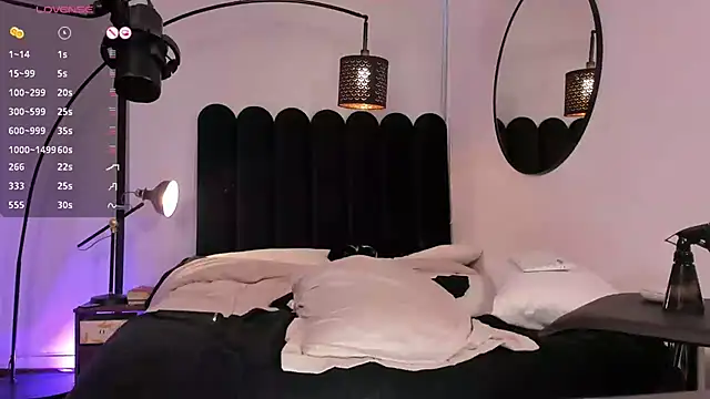 Snapshot of ariana_fitl_ chatting on 03/08/25, 10:45 ariana fitl online show from 03/08/25, 10:45