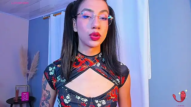 sofiaa grey  online show from 10/28/25, 12:30