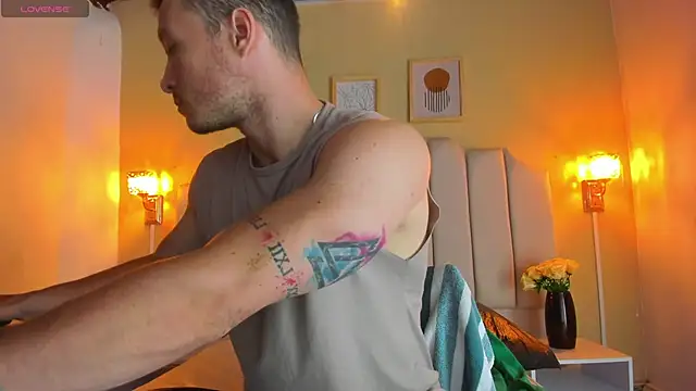 Snapshot of juan_prior chatting on 11/17/25, 01:28 juan prior online show from 11/17/25, 01:28