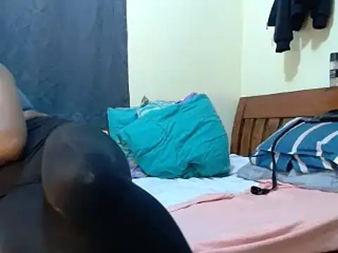 Snapshot of Sweet_choc chatting on 03/06/25, 04:38 Sweet choc online show from 03/06/25, 04:38