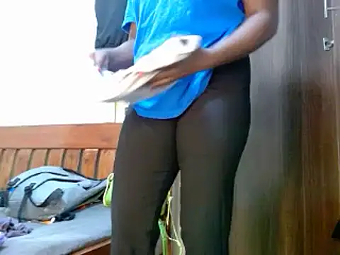 Snapshot of Sweet_choc chatting on 03/12/25, 05:07 Sweet choc online show from 03/12/25, 05:07