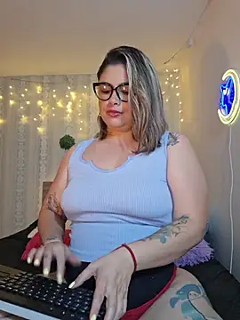 Juliietha servas online show from 05/08/26, 12:49