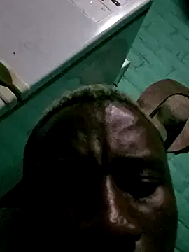 Snapshot of HandsomeBuoyy21 chatting on 02/13/26, 02:18 HandsomeBuoyy21 online show from 02/13/26, 02:18