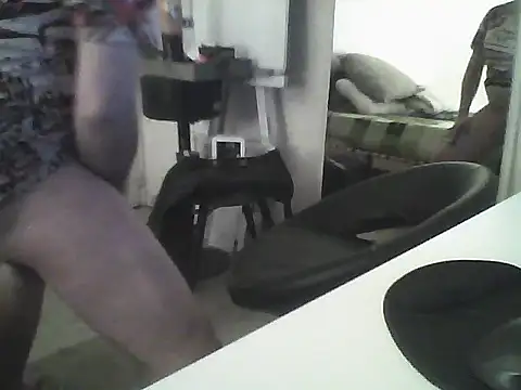 Snapshot of oopsxx chatting on 02/20/25, 03:23 oopsxx online show from 02/20/25, 03:23