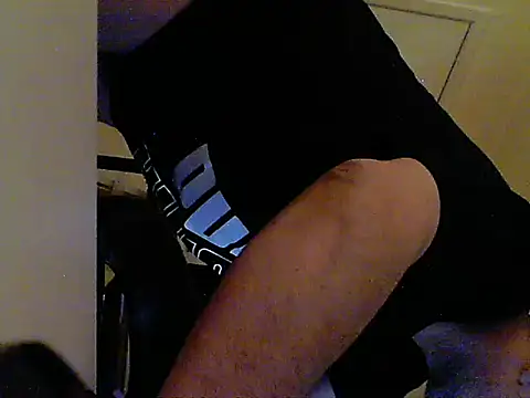 Snapshot of oopsxx chatting on 02/27/25, 10:31 oopsxx online show from 02/27/25, 10:31