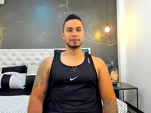 Snapshot of Juan_muscle chatting on 11/09/25, 05:33 Juan muscle online show from 11/09/25, 05:33