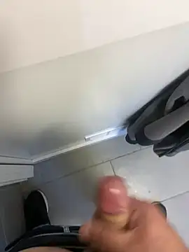 Snapshot of _themask_ chatting on 12/15/24, 01:32 themask online show from 12/15/24, 01:32