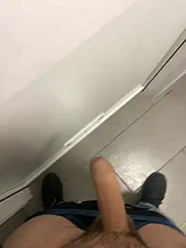 Snapshot of _themask_ chatting on 12/30/24, 08:15 themask online show from 12/30/24, 08:15