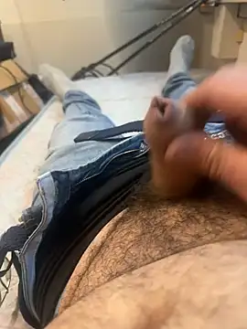 Snapshot of _themask_ chatting on 02/13/25, 12:32 themask online show from 02/13/25, 12:32