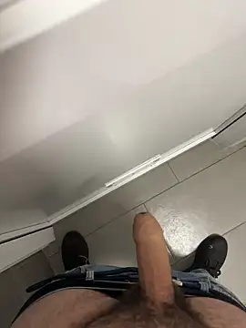 Snapshot of _themask_ chatting on 02/13/25, 10:33 themask online show from 02/13/25, 10:33