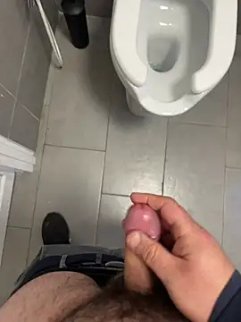 Snapshot of _themask_ chatting on 02/20/25, 04:36 themask online show from 02/20/25, 04:36