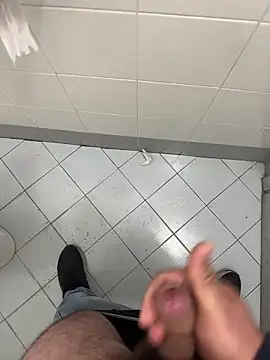 Snapshot of _themask_ chatting on 10/21/25, 01:45 themask online show from 10/21/25, 01:45