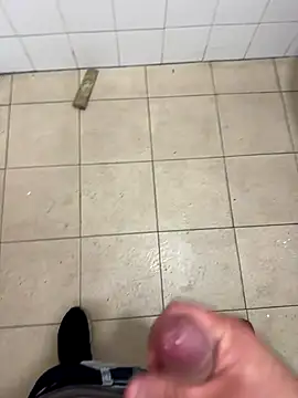 Snapshot of _themask_ chatting on 10/23/25, 03:22 themask online show from 10/23/25, 03:22