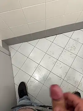 Snapshot of _themask_ chatting on 11/11/25, 12:38 themask online show from 11/11/25, 12:38