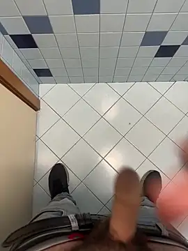 Snapshot of _themask_ chatting on 11/18/25, 04:00 themask online show from 11/18/25, 04:00