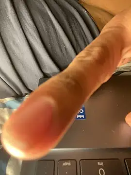 Snapshot of tom_thick chatting on 01/11/25, 04:03 tom thick online show from 01/11/25, 04:03