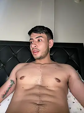 Snapshot of tom_thick chatting on 03/14/25, 09:32 tom thick online show from 03/14/25, 09:32