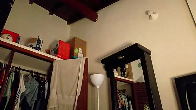 Snapshot of tom_thick chatting on 10/12/25, 06:51 tom thick online show from 10/12/25, 06:51