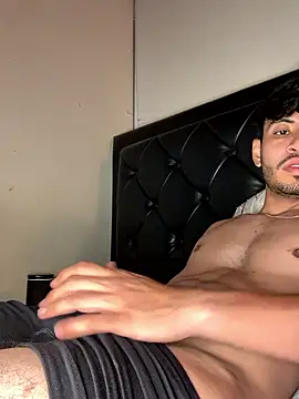 Snapshot of tom_thick chatting on 01/17/26, 12:10 tom thick online show from 01/17/26, 12:10