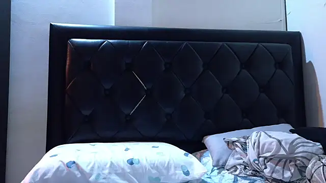 Snapshot of tom_thick chatting on 02/28/26, 12:44 tom thick online show from 02/28/26, 12:44