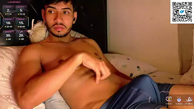 Snapshot of tom_thick chatting on 03/10/26, 12:10 tom thick online show from 03/10/26, 12:10